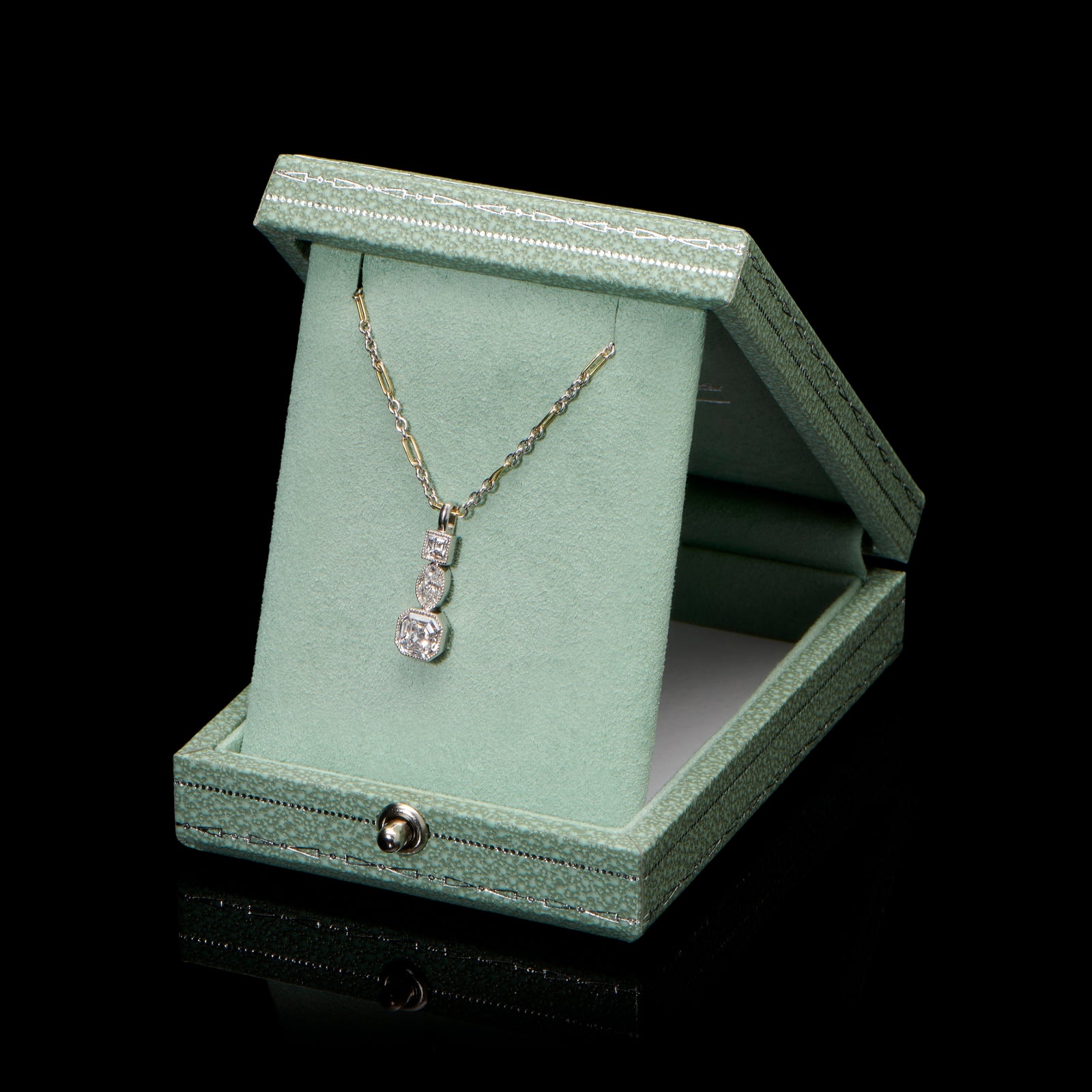 A one-off 1920s inspired diamond negligee pendant