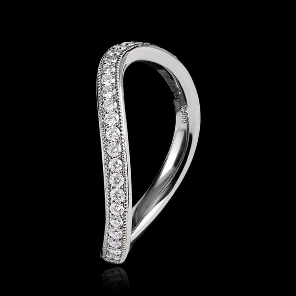 A Ring with a Unique Flowing Curve