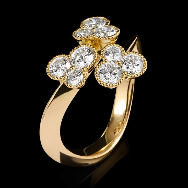 A diamond triple trefoil entwined cluster ring