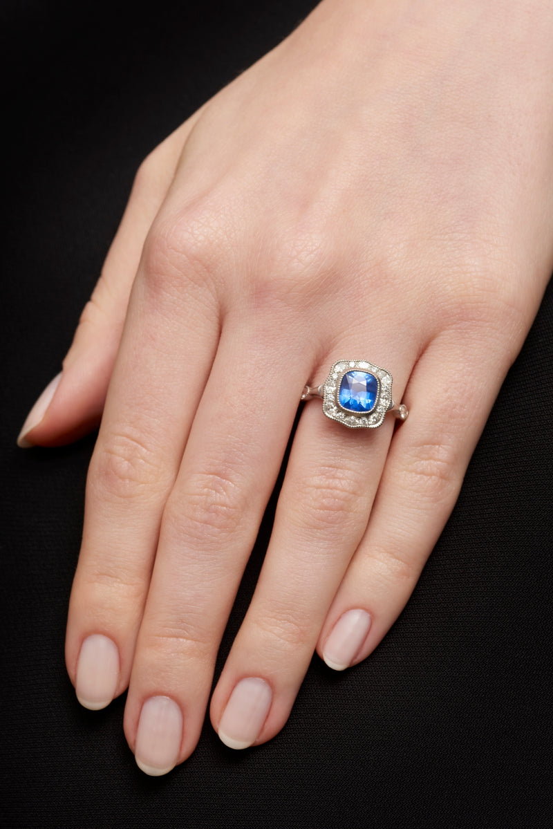 An undulating shaped sapphire & diamond cluster ring