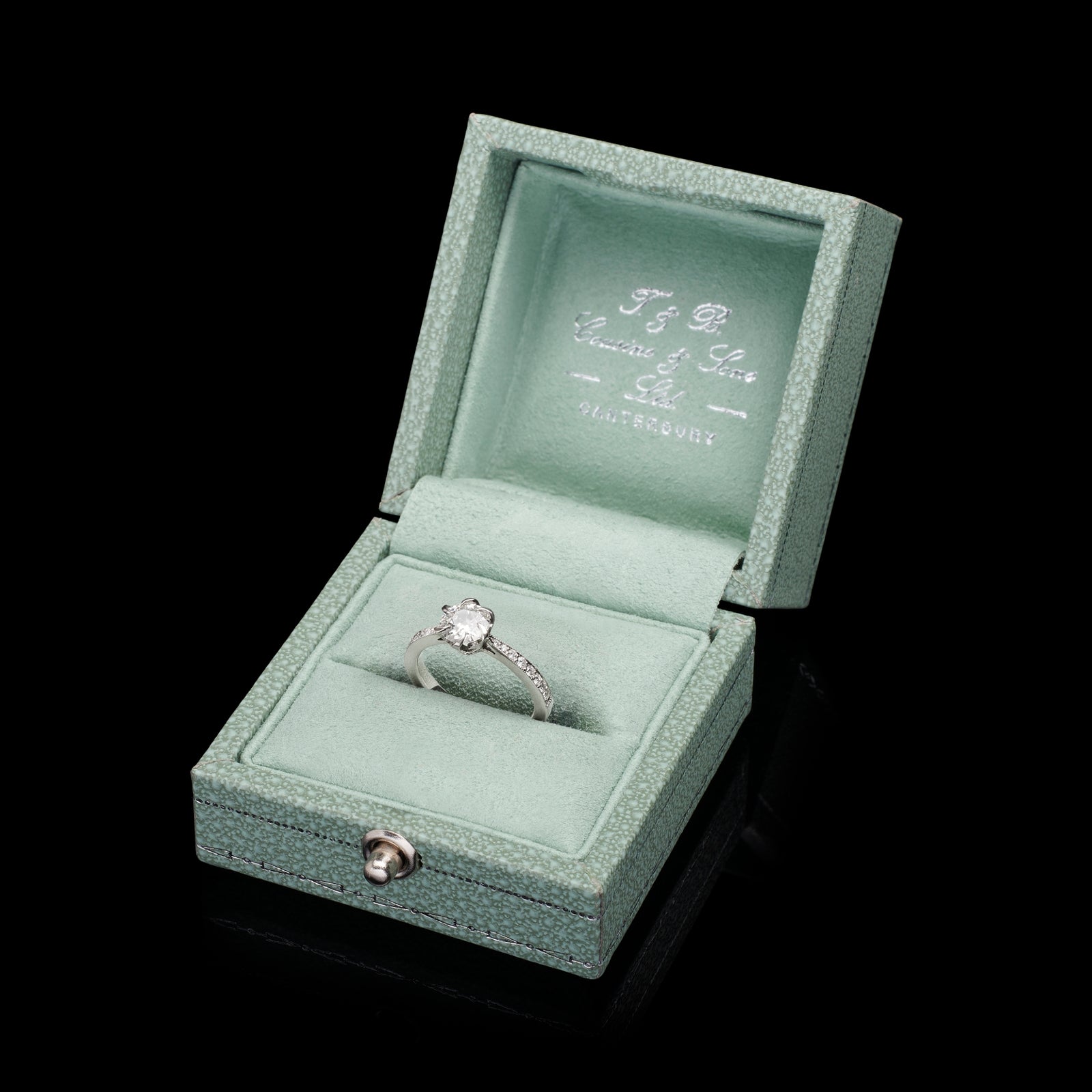 A Special Diamond Single Stone Ring