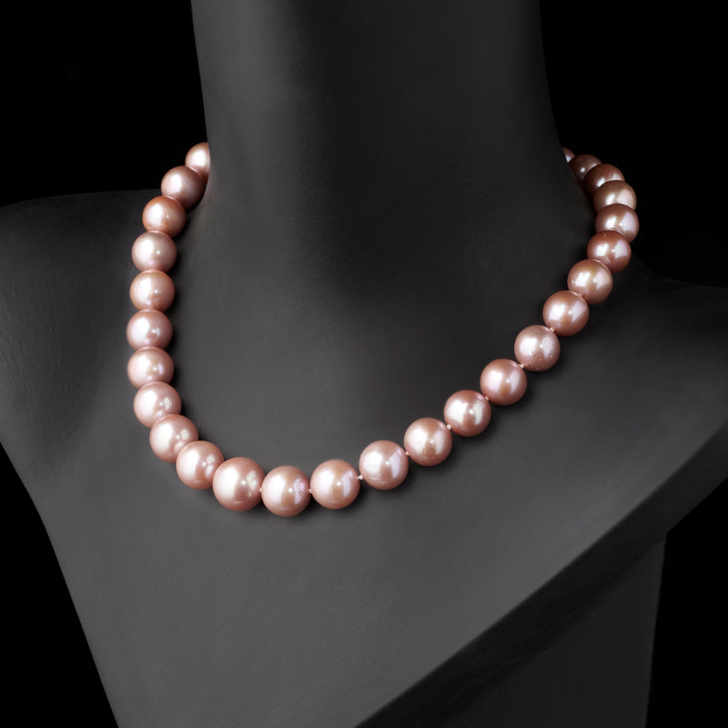 A Damask Pink Pearl Collar Necklet