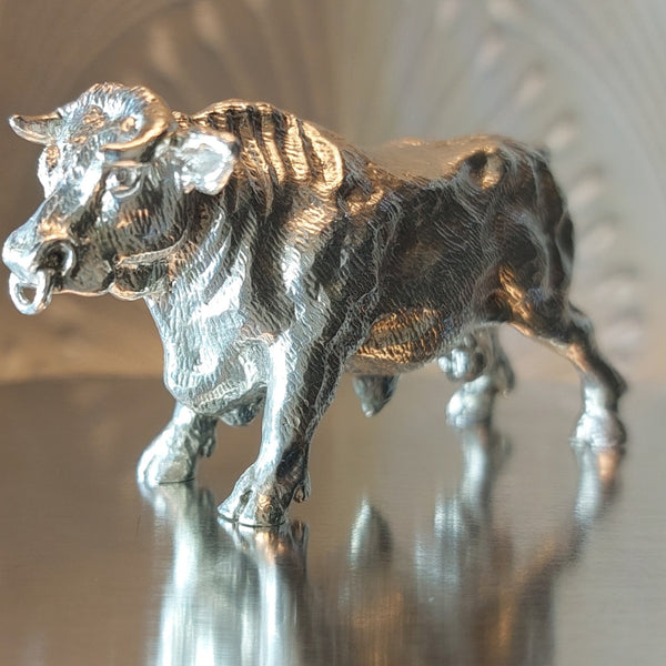 Large silver Bull